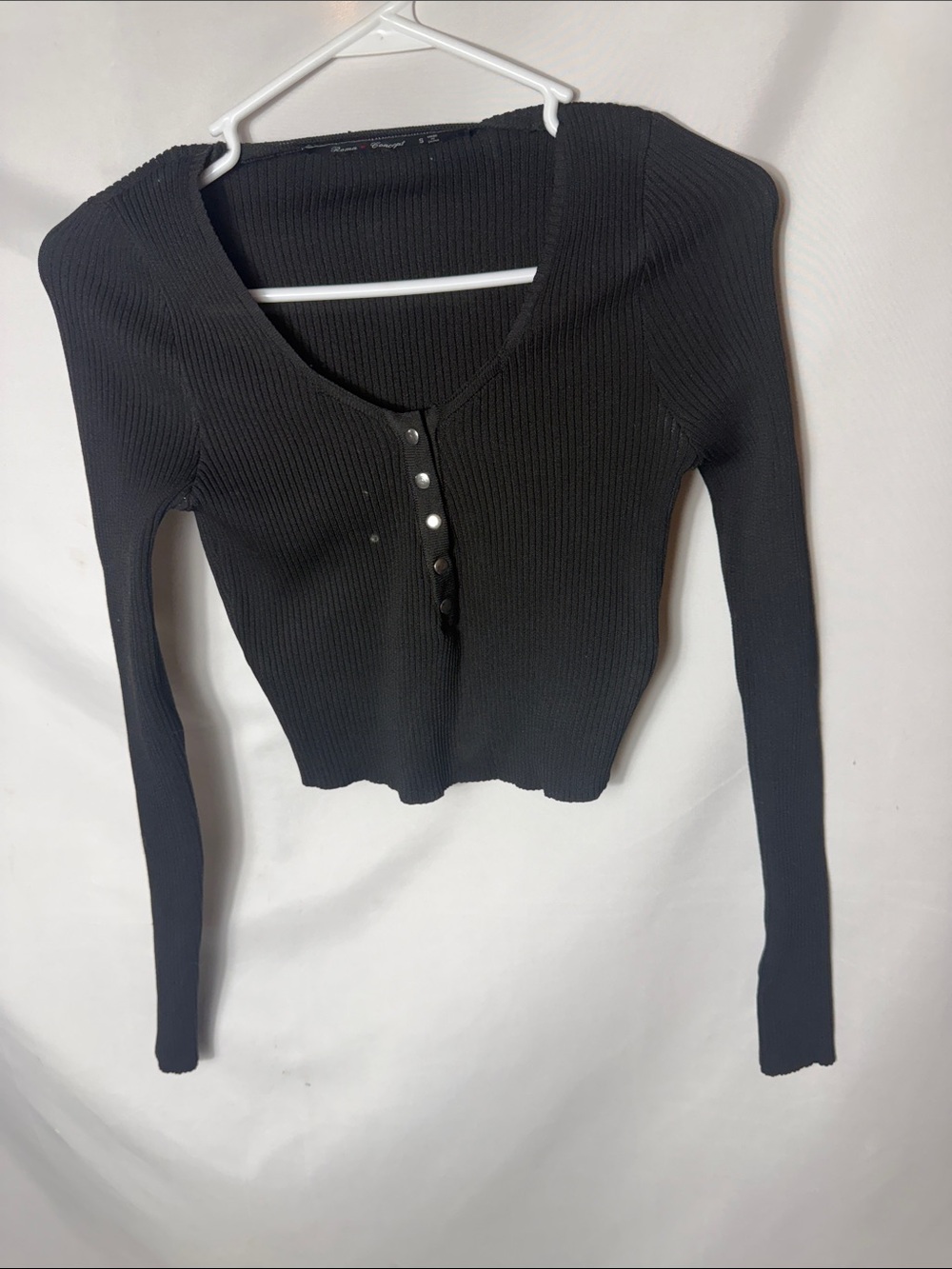 Roma Black Ribbed Henley Long-Sleeve Crop Top